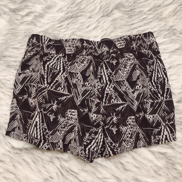 Urban Outfitters Black & White Boho Aztec Summer Shorts - Picture 5 of 6